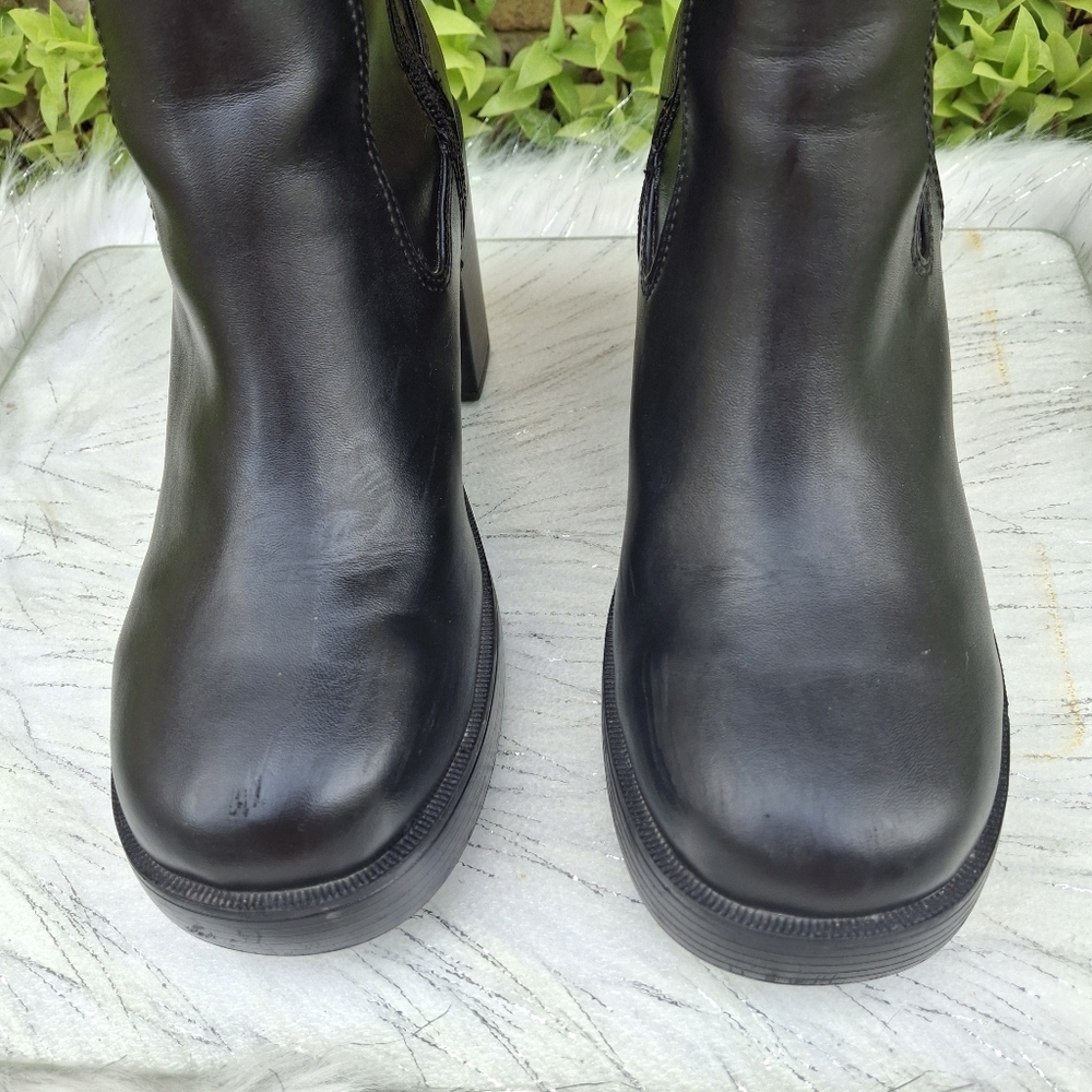 Urban Outfitters Mid-Calf Side Zipper Block Heel Black Boots   Women Size 7 - Picture 6 of 16